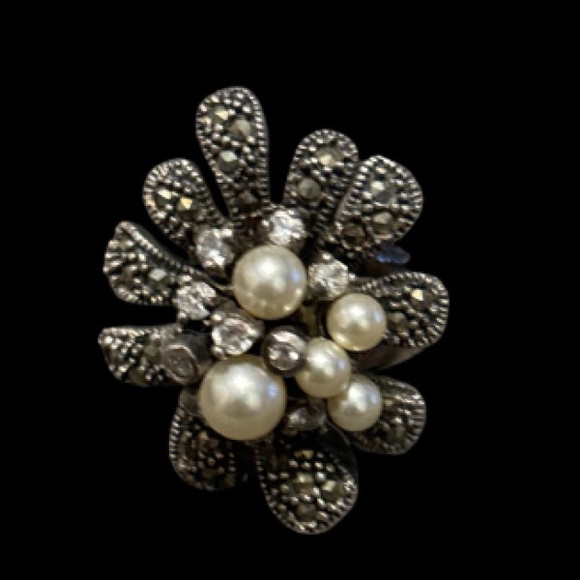 Size 8 Sterling, Pearl , Crystal and Marcasite Ring. - Picture 5 of 10